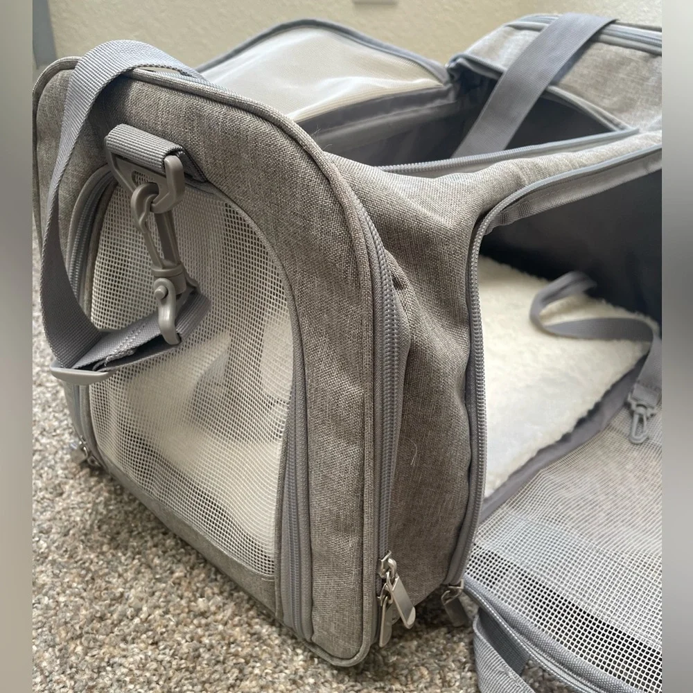 Henkelion Cat/Dog carrier for small medium cats and puppies up to 15lbs.